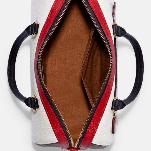 FAIR OFFERS RARE!! Coach Peanuts Snoopy Crossbody Bag - Picture 4 of 14